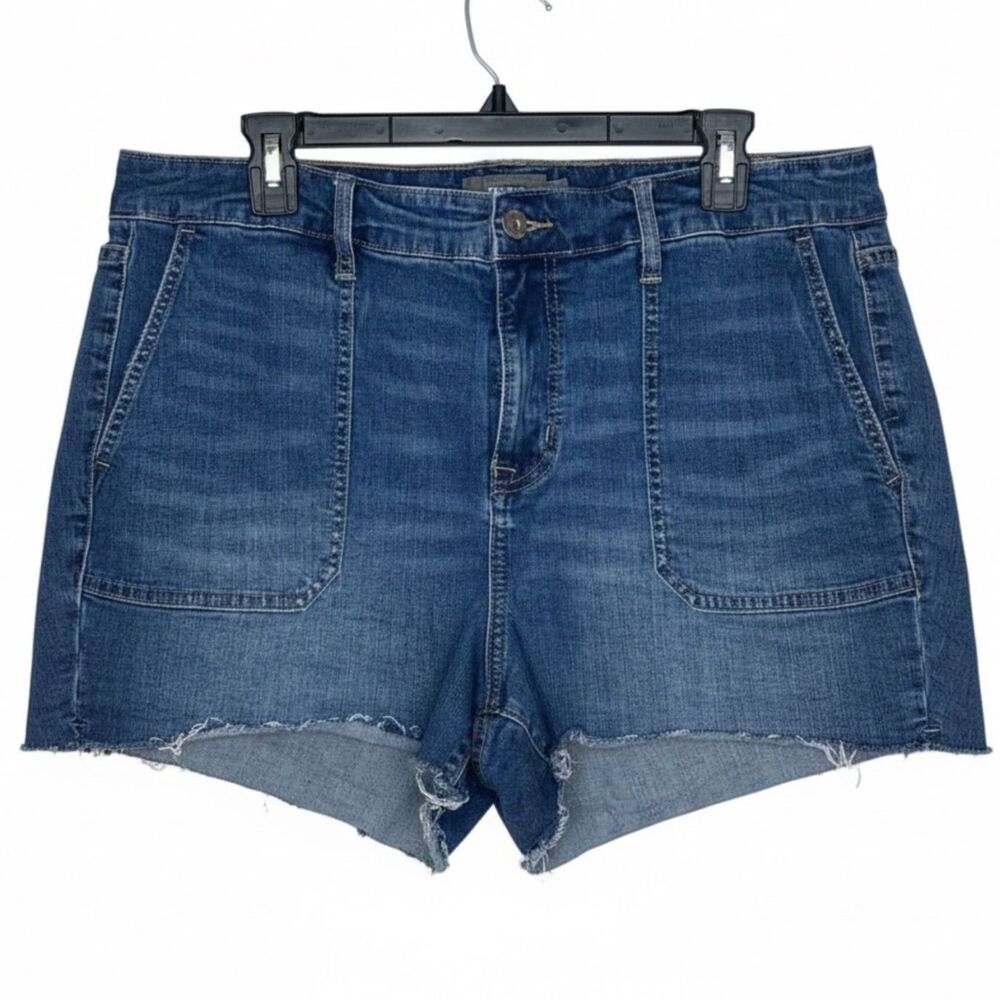 TORRID CUT OFF PATCH POCKET CASUAL CLASSIC EVERYDAY STRETCH DENIM SHORTS SIZE 18